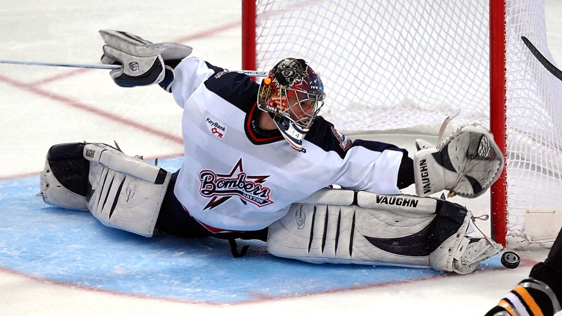 米兰体育官网首页-里奇·麦考与全黑队的关系:一个传奇的领导者与战术枢纽,麦考在哪个队